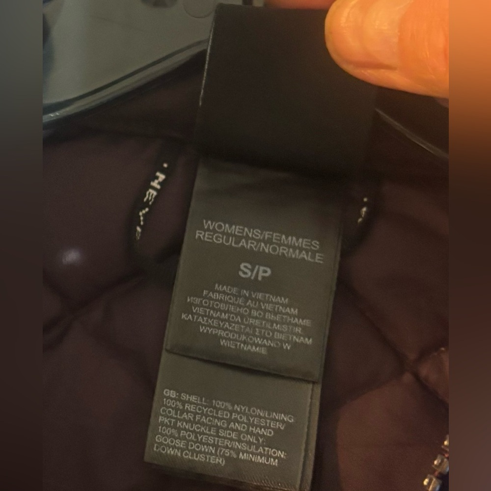 The North Face Women's Purple Down Light Puffer Jacket Small EUC - Picture 9 of 10